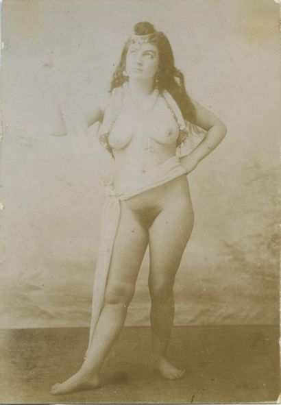 null [Le Premier Pornographe et divers]. Études de nu et divers, vers 1890-1910....