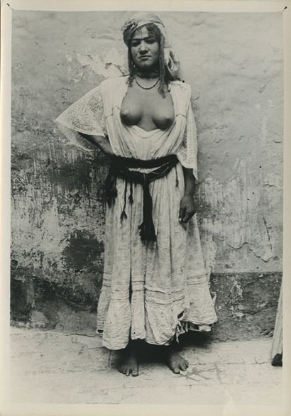 null [Photographe non identifié]. Mauresque du quartier nègre, Oran, 1914. Épreuve...