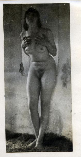 null EREMIN Yuri (1881-1941). Étude de nu devant un mur, Moscou, vers 1920. Épreuve...