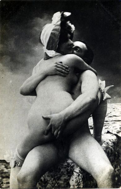 null [Photographes non identifiés]. Études de nu et pornographies, 1900-1950. 6 pièces...