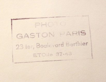 null Gaston PARIS (1903-1964). « Une Fille, un client » et « Le Client inde?cis he?site...