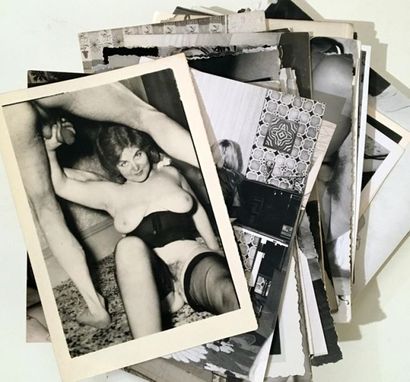 null [Photographes non identifiés]. Pornographie, vers 1960-1990. 104 épreuves noir...