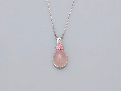 null Chain and pendant in white gold, 750 MM, decorated with three round pink tourmalines...