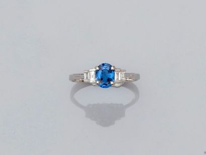 null Ring in white gold, 750 MM, set with a beautiful oval sapphire weighing 1.02...