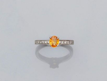 null Solitaire ring in white gold, 750 MM, set with an oval yellow sapphire weighing...