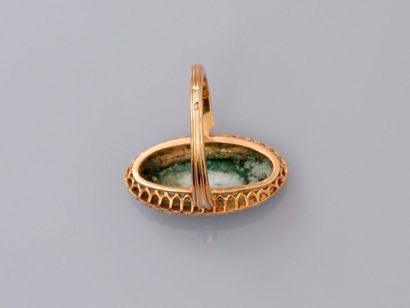 null Charming yellow gold ring, decorated with a porcelain miniature drawing a putto...