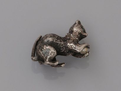 null Brooch drawing a kitten, silver 925 MM, diamond necklace, playing with a small...