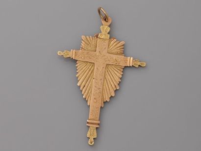 null Yellow gold cross, 585 MM, probably Hispanic work, 5 x 7,5 cm, Early 20th c.,...