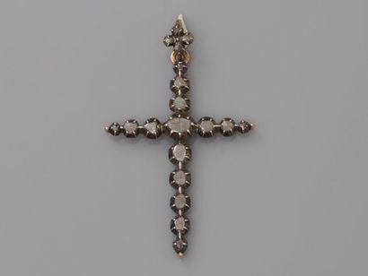 null Croix Arlésienne and its clover in yellow gold 750MM and silver 925 MM, underlined...