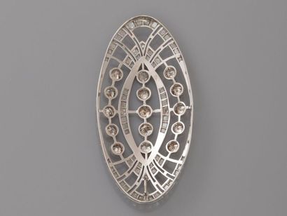 null Important oblong pendant in white gold, 750 MM, with openwork decoration covered...