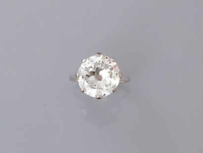 null Bague solitaire en, platine 900 MM, ornée d'un diamant taille brillant pesant...