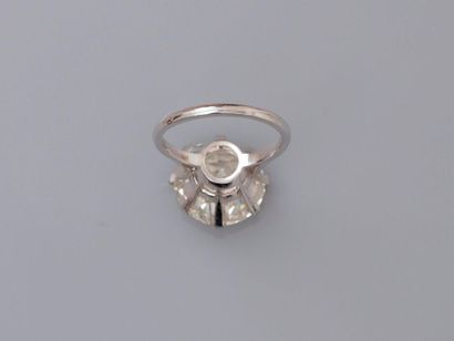 null Solitaire ring in, platinum 900 MM, set with a brilliant-cut diamond weighing...