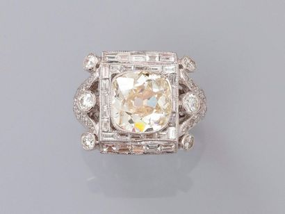 null Très belle bague en or gris, 750 MM, style Art Déco, ornée d'un diamant taille...