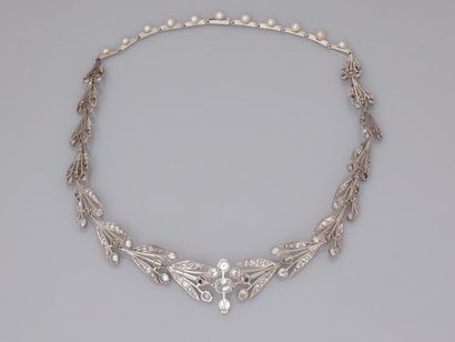 null Necklace transformable into , platinum 900 MM, drawing two scraps of floral...
