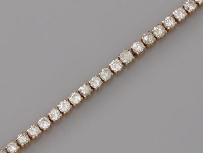 null Bracelet ligne articulé en or jaune, 750 MM, souligné de diamants, total 4 carats...