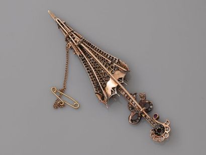 null Brooch featuring a parasol decorated with a 375MM gold and 925 MM silver ribbon,...
