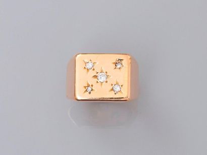null Rectangular yellow gold ring, 750 MM, decorated with five diamonds in "star...