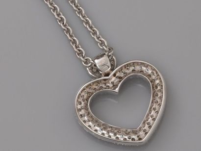 null Chain in white gold, 750 MM, centered on a stylized heart pendant under a heart...