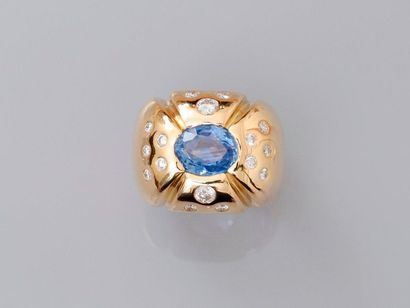 null Yellow gold ring, 750 MM, centered on an oval sapphire weighing about 2.80 carats,...