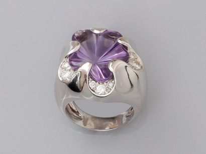 null FRED, Ring in gold, 750 MM, decorated with a beautiful fancy cut amethyst hemmed...