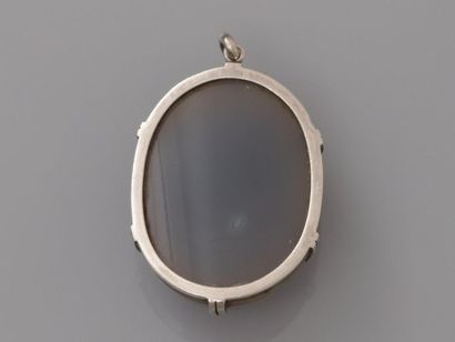 null Pendant in silver 925 MM, setting a cameo on two-tone agate, profile of a Greek...