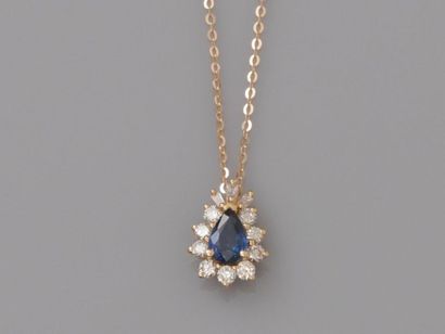 null Yellow gold chain and pendant, 750 MM, set with a pear-cut sapphire weighing...