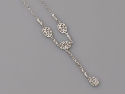 null Necklace in white gold, 750 MM, centred on three oval diamond-covered motifs...
