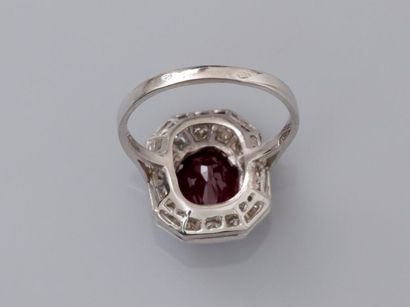 null White gold ring, 750 MM, centered on an oval ruby weighing about 2.50 carats...