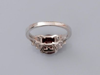 null Ring in white gold, 750 MM, set with an oval ruby weighing about 2.50 carats,...