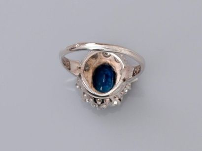 null White gold ring, 750 MM, set with an oval sapphire weighing about 1 carat in...