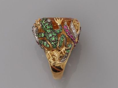 null Yellow gold ring, 750 MM, decorated with a large citrine weighing about 20 carats...