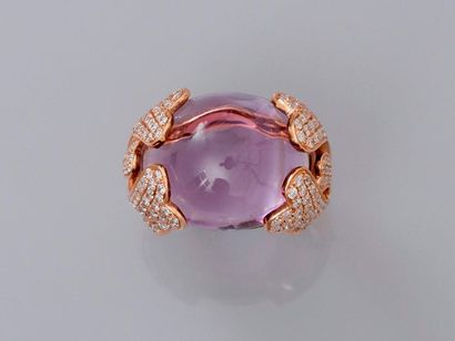 null Ring in pink gold, 750 MM, set with a large mauve quartz cabochon weighing about...