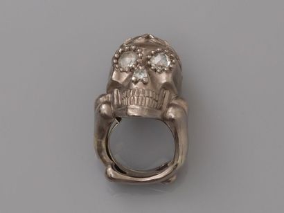 null Important "Vanity" ring in white gold, 750 MM, eyes, nose and crown in diamonds...