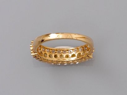null Ring Ring in yellow gold, 750 MM, centered by a line of yellow sapphires between...
