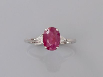 null White gold ring, 750 MM, set with a transparent oval ruby weighing 2.21 carats...