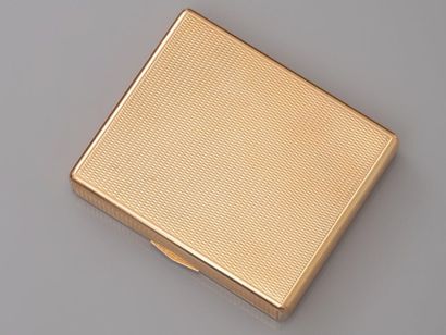 null BOUCHERON, Box - cigarette case in yellow gold, 750 MM, N° 83025, signed, circa...