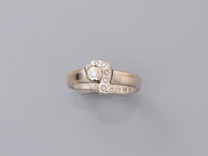 null Bague " anneau " deux ors, 750 MM, ornée de diamants, taille : 56, poids : 5,7gr....