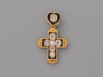 null Pendant - small cross under a heart - in yellow gold, 750 MM, covered with diamonds...
