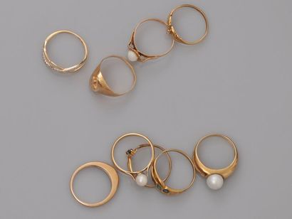 null Lot of nine yellow gold rings, 750 MM, small pearls, size: 50/52, weight: 16gr....
