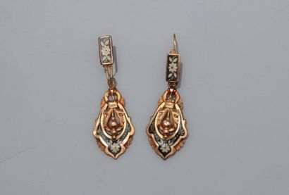 null 750MM yellow gold earrings applied with polychrome enamel with floral decoration,...