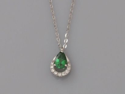 null Chain and pendant in white gold, 750 MM, adorned with a pear-cut tsavorite weighing...
