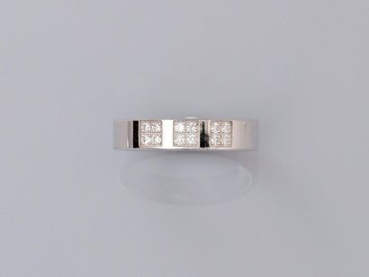 null Ring ring in white gold, 750 MM, centered of three pavings of four brilliants...