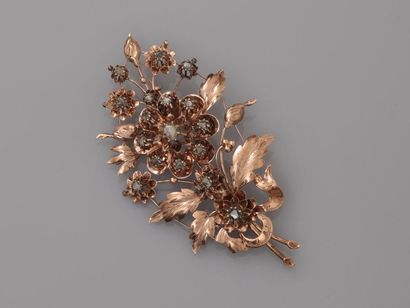 null Large brooch drawing foliage in pink gold, 750 MM, flowers all centered of a...