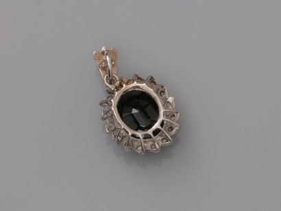 null Gold pendant, 750 MM, centered of an oval sapphire in a row of diamonds, length...