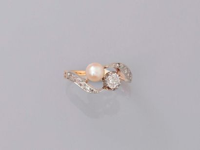 null Bague en or rose, ., ornée de diamants et une perle non testée, vers 1900, taille...