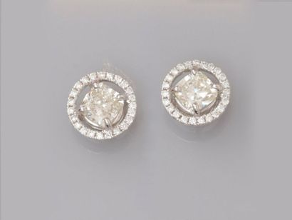 null Earrings in white gold, 750 MM, each centered on a diamond in a diamond ring,...