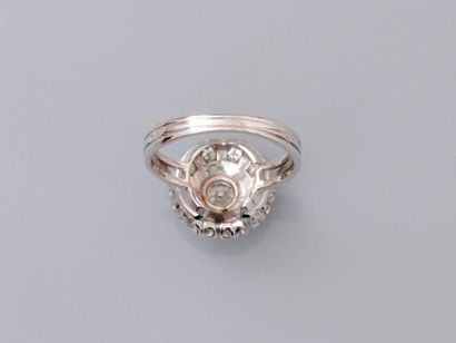 null Bague ronde en or gris, 750 MM, recouverte de diamants, total 0,45 carat environ,...