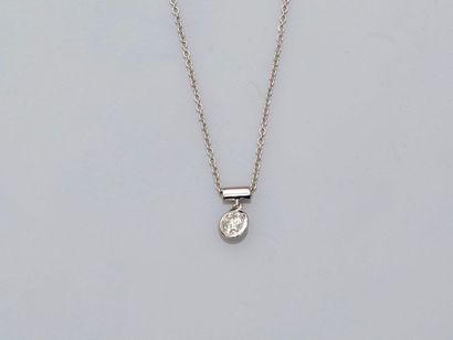 null Chain and pendant in white gold, 750 MM, set with a brilliant-cut diamond weighing...