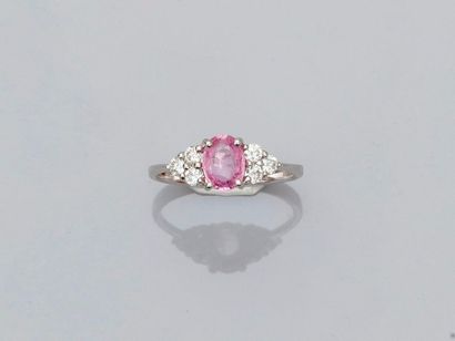 null White gold ring, 750 MM, set with an oval pink sapphire weighing 0.86 carat...