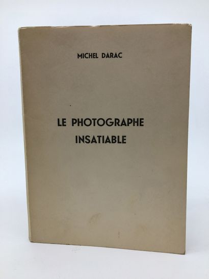 null [Pierre GOETZ] Michel DARAC. The insatiable Photographer. In-8, 18.5 x 13.5...